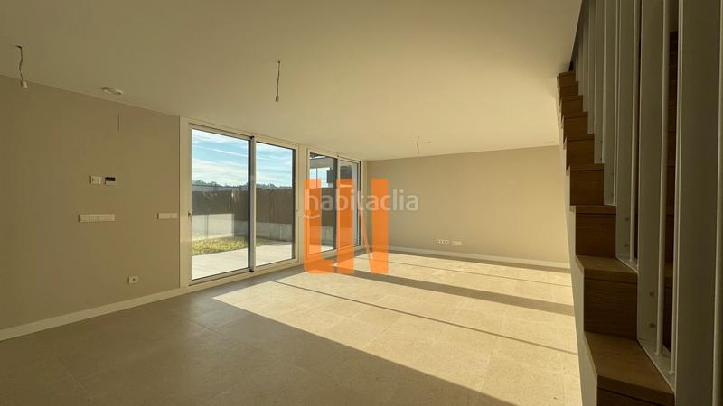 Foto 289d7eac-f0a5-4499-9ef9-081d9af2b995. Casa aparellada amb xemeneia calefacció aparcament a Oleiros