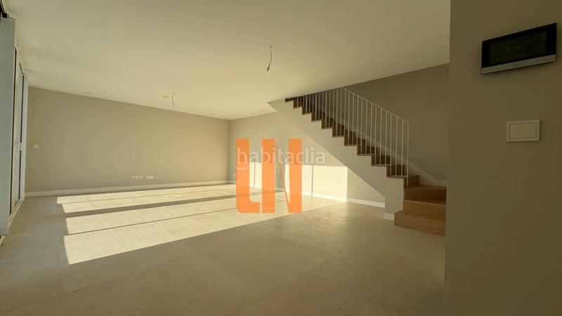 Foto 9c3db5e7-8dcf-43db-ab83-c93c7cc0f659. Casa aparellada amb xemeneia calefacció aparcament a Oleiros