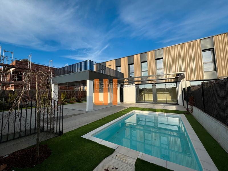 Foto f3648833-25da-4424-aeaf-bb6c77983533. Casa aparellada amb xemeneia calefacció aparcament a Oleiros