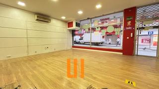 Lloguer Local Comercial a Rúa barcelona 49. 50m² de local comercial a pie de calle, 8m de fachada.