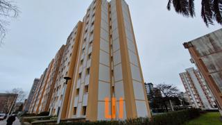 Pis a Plaza pintor laxeiro 7. Totalmente exterior, 3 dormitorios, 2 ascensores.