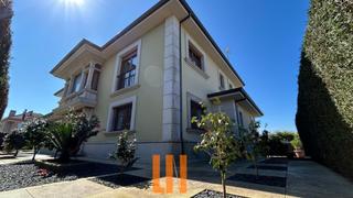 Chalet à Rúa simón bolívar 11. Chalet independiente listo para entrar a vivir.