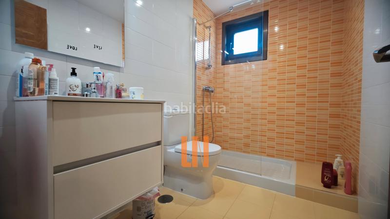 Foto 97377bbf-c040-4836-8b24-aa1903ae1fe4. Casa pareada en rúa gaza 26 excelente chalet pareado en esquina, ubicado en punta canide, a escasos metros de la playa de mera. en Oleiros