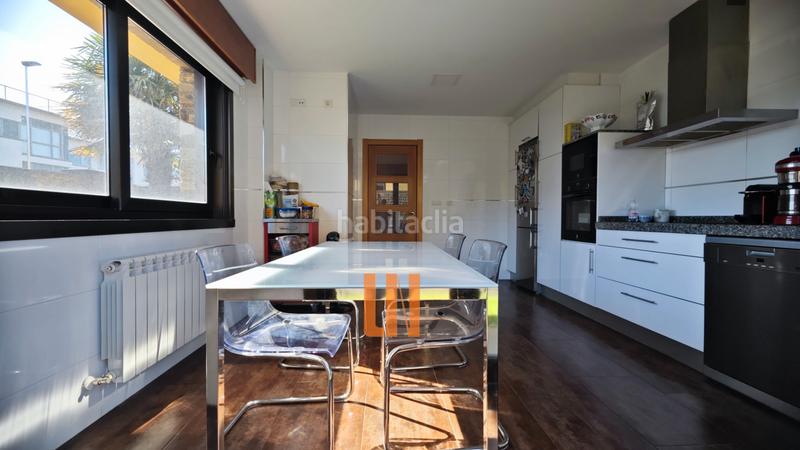 Foto a7972f66-e587-48f6-9d57-b4b4b6e19835. Casa pareada en rúa gaza 26 excelente chalet pareado en esquina, ubicado en punta canide, a escasos metros de la playa de mera. en Oleiros