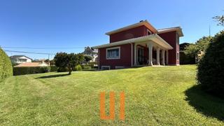 Maison jumelée à Avenida república argentina 70. Chalet impecable entre santa cruz y mera, oleiros, a coruña.