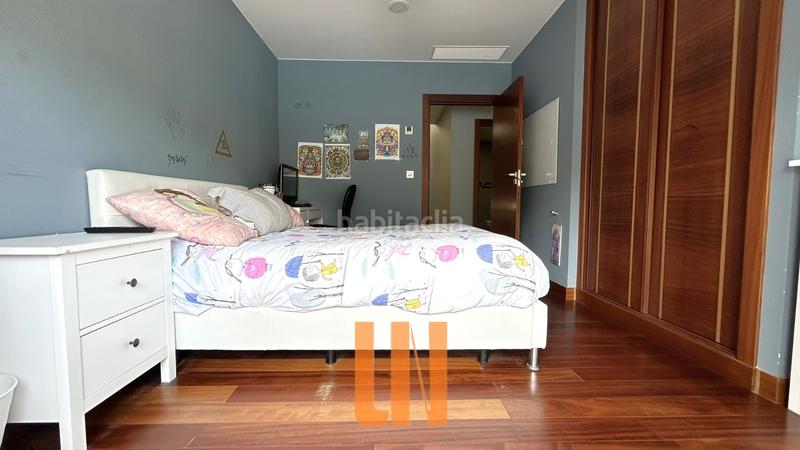 Foto 3a2aec68-1816-4283-8132-91054fa7a515. Chalet en avenida morro de canide 207 chalet pareado en esquina con 5 dormitorios. en Oleiros