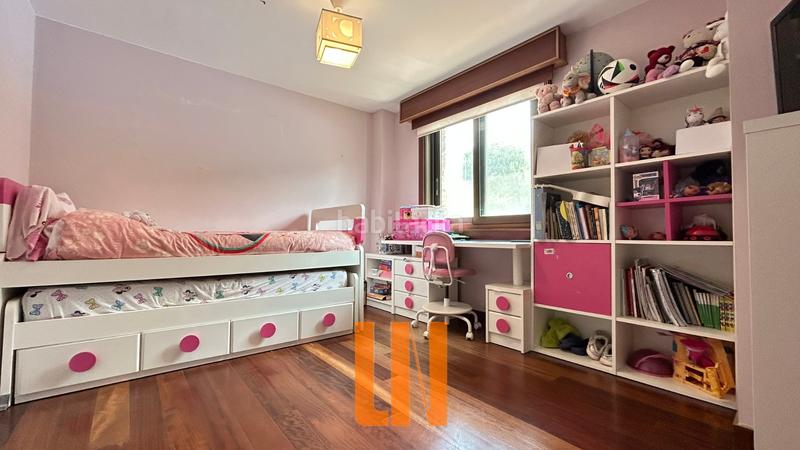 Foto 59aaeacc-e303-4d76-99e4-2ba64b64e895. Chalet en avenida morro de canide 207 chalet pareado en esquina con 5 dormitorios. en Oleiros