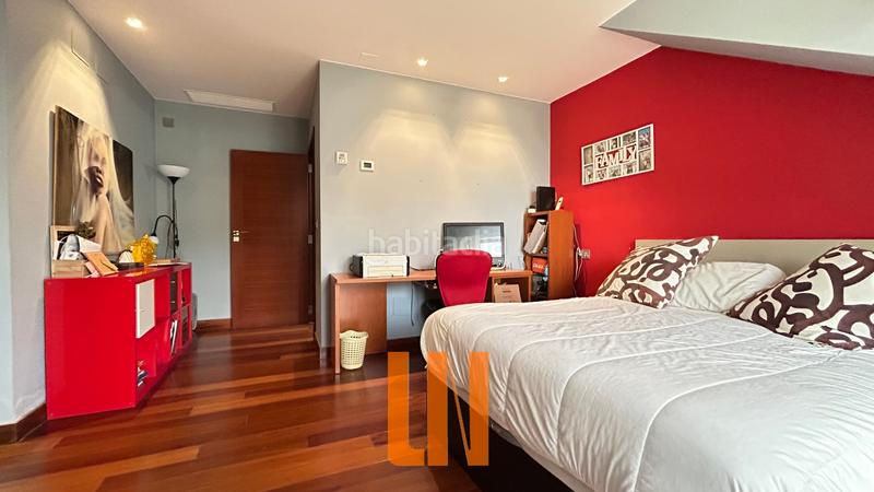 Foto b2422c40-0827-4449-84b2-fd5fab27613f. Chalet en avenida morro de canide 207 chalet pareado en esquina con 5 dormitorios. en Oleiros