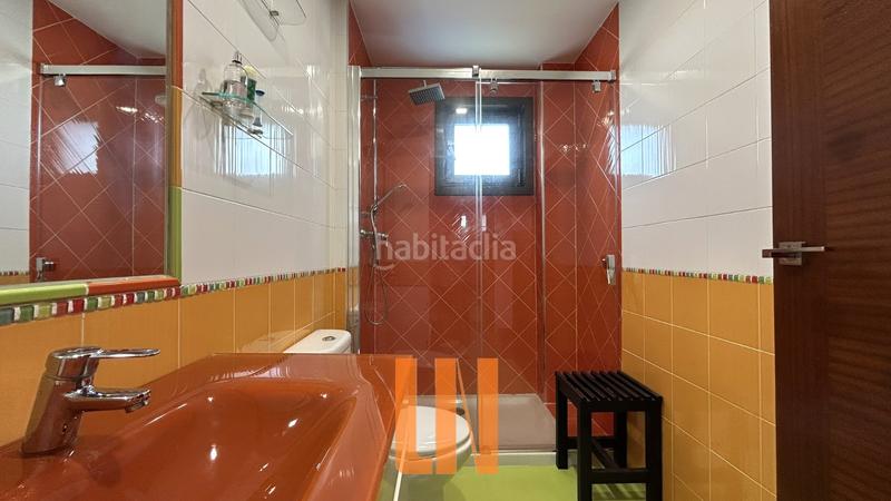 Foto cff4da87-8789-4af8-bc76-9a8e9a0aa3c7. Chalet en avenida morro de canide 207 chalet pareado en esquina con 5 dormitorios. en Oleiros