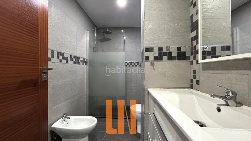 Foto d47365ed-b3bd-444a-ad5e-d71f9c81f55d. Chalet en avenida morro de canide 207 chalet pareado en esquina con 5 dormitorios. en Oleiros