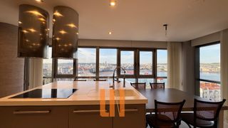 Rent Flat  Rúa ángel rebollo. Piso con terraza privada de 200m² y vistas directas al mar en el