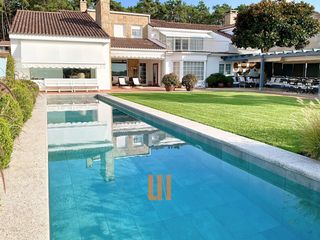 Haus  Rúa da condesa 2. Casa singular con vistas directas al mar, ubicada en la prestigi