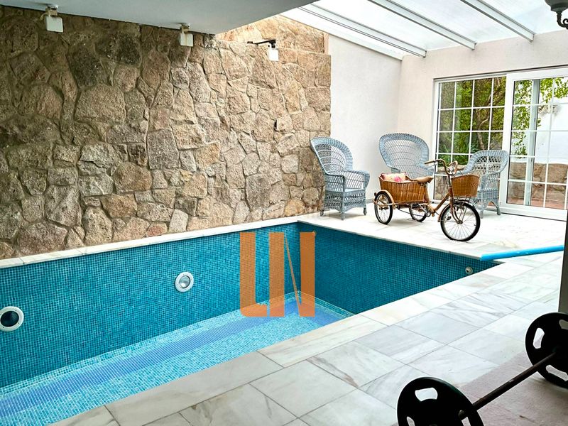 Foto b137eb3c-0997-42e6-90bb-017a7a41d58f. Casa amb calefacció aparcament piscina a Grove (O)