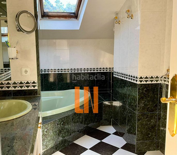 Foto f11a3cfe-b115-416b-bb3b-28acf66e3d80. Casa amb calefacció aparcament piscina a Grove (O)