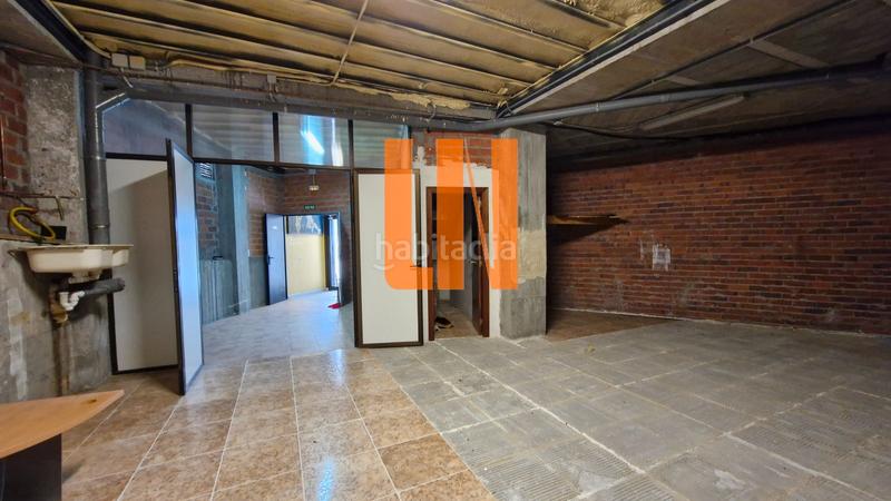 Foto 2f99ff04-7648-476b-bb57-4f5a230f2404. Local comercial local en pb + oficina en 1ª planta, total 200m² en Coruña (A)