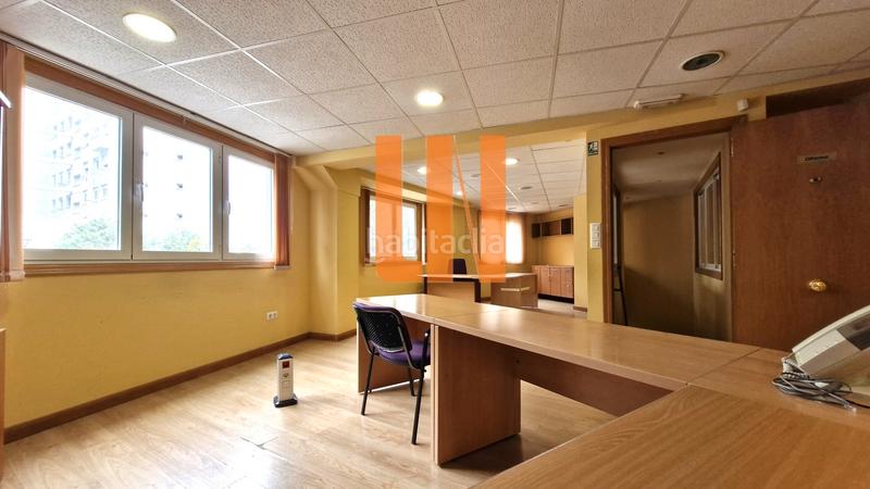 Foto b3638f59-5a66-417c-8642-0ef3ed73beb9. Local comercial local en pb + oficina en 1ª planta, total 200m² en Coruña (A)
