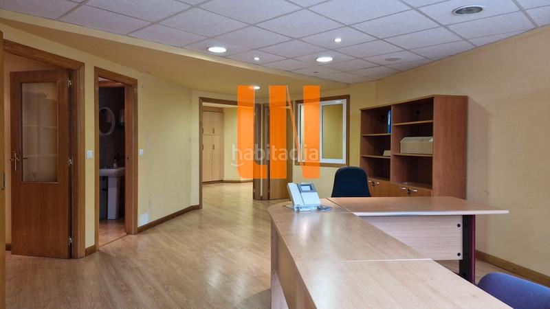 Foto ee0aa123-f858-49d2-a9e2-8078903dbf30. Local comercial local en pb + oficina en 1ª planta, total 200m² en Coruña (A)