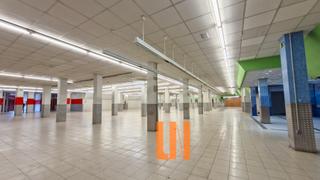 Alquiler Local Comercial  Avenida de monelos. Amplísimo local de 2.000m² y 2.000m² de aparcamiento.