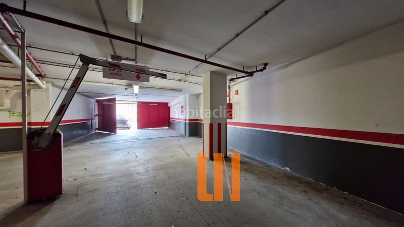Foto b5bd9940-b171-49d7-a8a9-6f7497b589a8. Alquiler local comercial amplísimo local de 2.000m² y 2.000m² de aparcamiento. en Coruña (A)