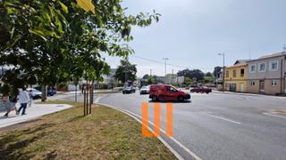 Location Local commercial  Avenida finisterre. Edificio en alquiler, local y oficinas, 610m²