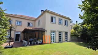Chalet  Ra selene. Excelente chal con parcela en urbanizacin icaria.