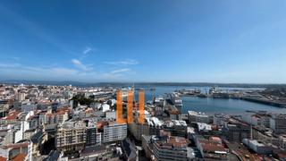 Alquiler Piso en Rúa sinfónica de galicia 5. 130m² útiles, con vistas 3 dormitorios y garaje.