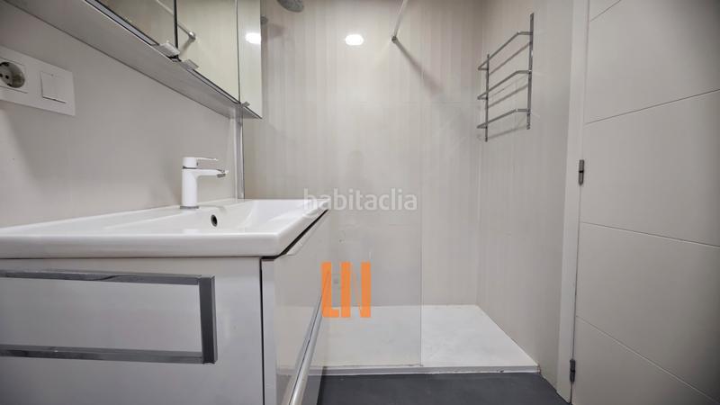 Foto 135cbead-c179-4d7a-9c17-8116c0d67e66. Piso vivienda totalmente reformada con excelentes vistas al mar y muy soleada. en Oleiros