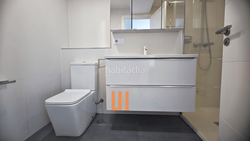 Foto d09b2c45-702b-43c8-b92c-a16476c215bb. Piso vivienda totalmente reformada con excelentes vistas al mar y muy soleada. en Oleiros