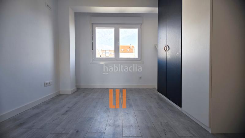 Foto e63d7b21-ffe8-4ae3-a638-3c1db33e19b3. Piso vivienda totalmente reformada con excelentes vistas al mar y muy soleada. en Oleiros