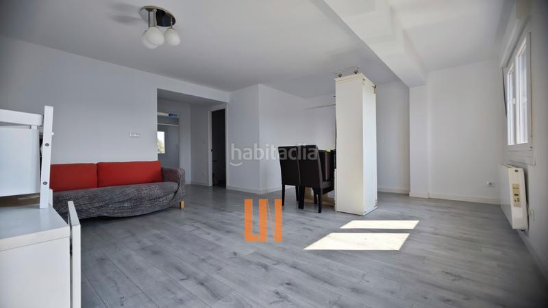 Foto f7b8ffb6-a323-4986-ae2c-f6b97db47e76. Piso vivienda totalmente reformada con excelentes vistas al mar y muy soleada. en Oleiros