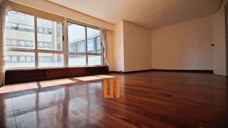 Piso  Rúa juan flórez. Amplia vivienda de 140m² en pleno centro de la ciudad.