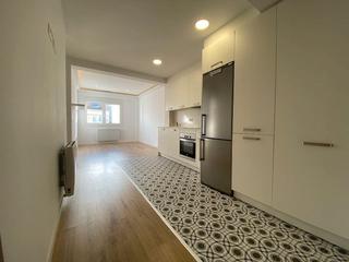 Lloguer Pis a Avenida finisterre 49. Vivienda céntrica y soleada en excelente estado.