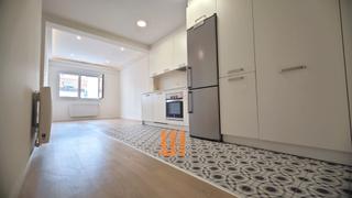 Lloguer Pis a Avenida finisterre 49. Vivienda céntrica y soleada en excelente estado.