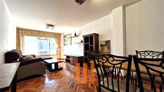 Miete Etagenwohnung in Rua enrique mariñas romero 28. Piso totalmente exterior, muy soleado y  luminoso, con plaza de