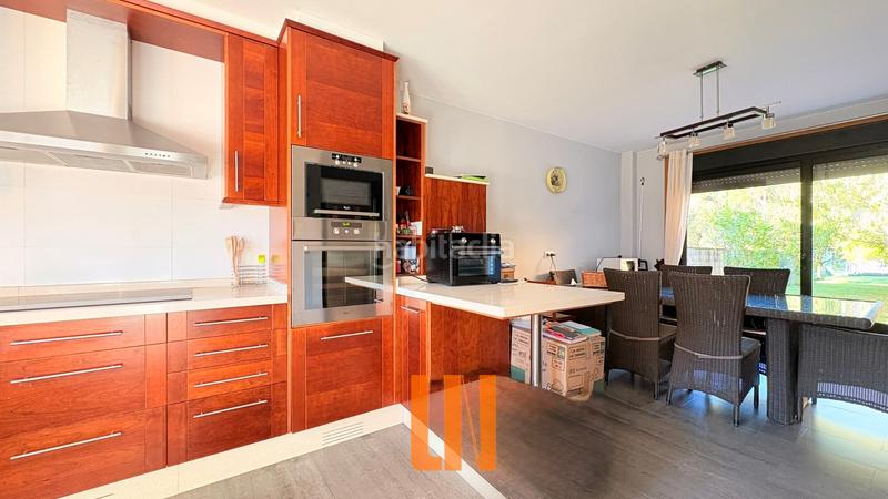 Foto 3bcaac3b-89ba-411d-bf86-c73513e26e23. Xalet amb calefacció piscina a Nós Oleiros