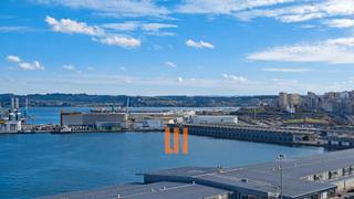 Office space in Avenida linares rivas 28. Oficina muy soleada y en esquina con vistas al mar.