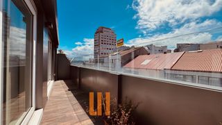 Piso  Rúa ramón de la sagra. Pieza única y muy singular, situada en planta alta y con una exc