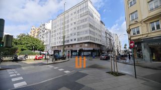 Alquiler Oficina  Rua fontán. Oficina de 200m² útiles con 7 amplias estancias en pleno centro