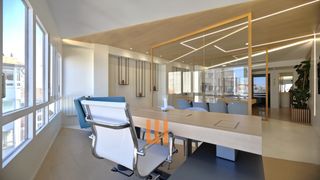 Alquiler Oficina  Rúa san andrés. Oficina con reforma de diseño y totalmente amueblada, ubicada en