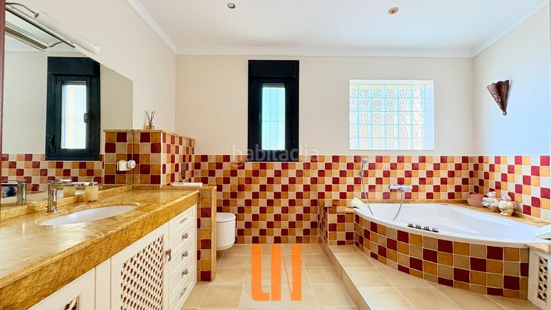 Foto e8d0e5c9-e81c-4103-b587-c9ce6c270ccc. Casa amb xemeneia calefacció aparcament piscina a Sada
