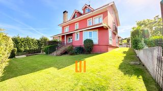 Xalet  Rua parís. Chalet con amplia parcela y excelentes vistas al mar.