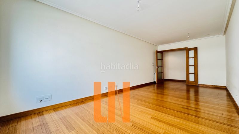 Foto 05434cd7-923b-452a-b9b3-86ee366dc930. Rent flat with heating parking in Eirís Coruña (A)