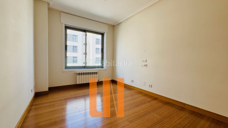 Foto 4c4fdad8-9d96-4789-99ac-1e212ee04d8f. Rent flat with heating parking in Eirís Coruña (A)