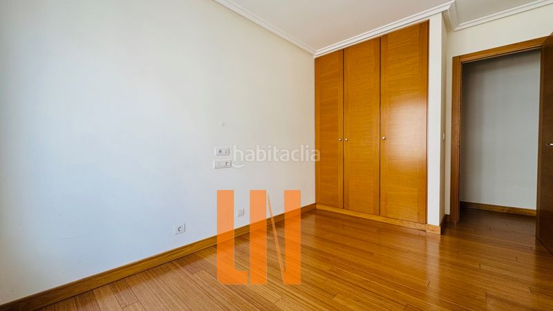 Foto 9421c30d-5f35-4954-9f13-9c223899eaf4. Rent flat with heating parking in Eirís Coruña (A)