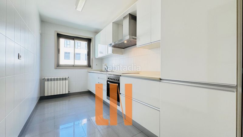 Foto d1102740-14e8-4f89-af42-4b5c0a8d4c58. Rent flat with heating parking in Eirís Coruña (A)