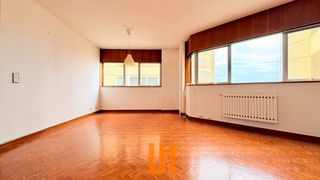 Etagenwohnung  Rúa sinfónica de galicia 5. Piso de 4 dormitorios con plaza de garaje