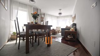 Casa  Praza sagrada familia. Casa muy soleada y con excelentes comunicaciones. posibilidad de