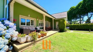 Xalet  Avenida emilia pardo bazán. Chalet independiente con parcela urbana de 1.810m².
