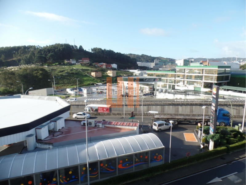 Foto 1efd42b3-842b-4b38-a09b-14669a2f86ac. Location bureau dans avenida ferrocarril 17 dans Someso - Matogrande Coruña (A)