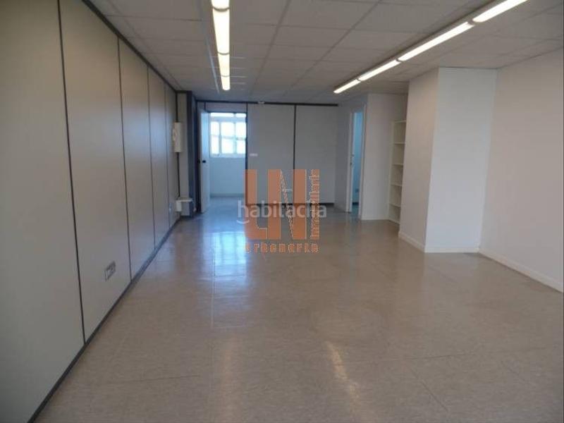 Foto bd7be97b-2f18-4ee1-8d1e-06e7e535911d. Location bureau avec parking dans Someso - Matogrande Coruña (A)